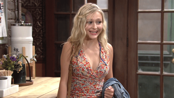 Alyvia Alyn Lind
