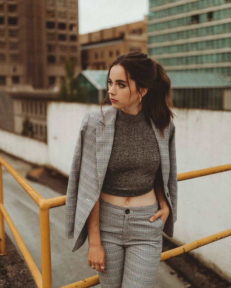 Sarah Desjardins Sarah Desjardins