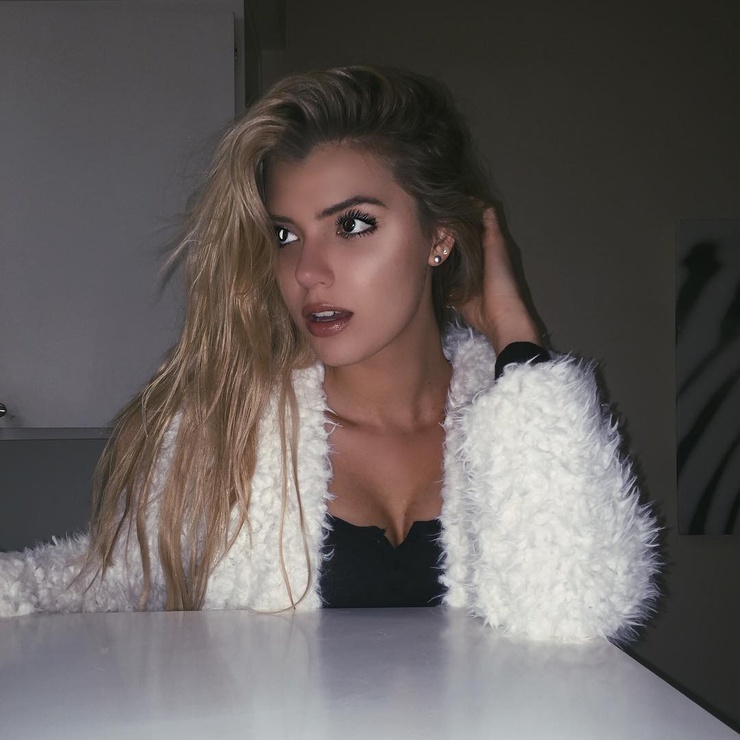 Alissa Violet