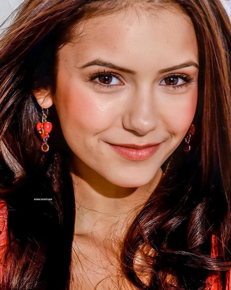 Nina Dobrev