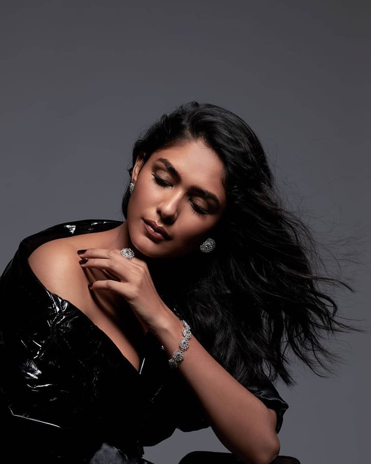 Mrunal Thakur