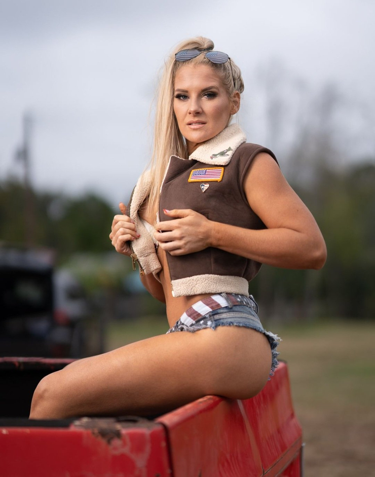 Lacey Evans