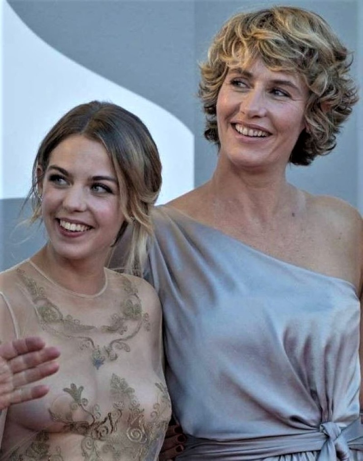 Salomé Dewaels Salomé Dewaels
