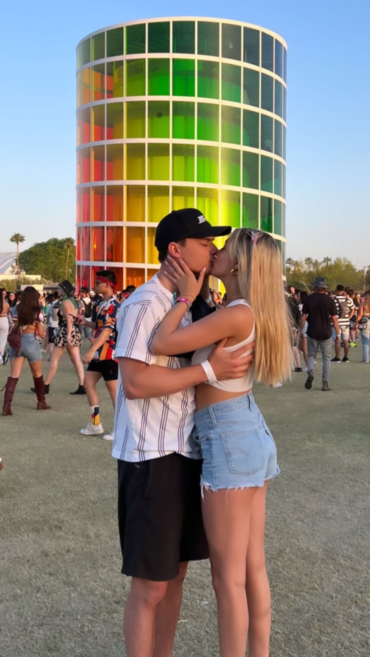 Ava Sambora