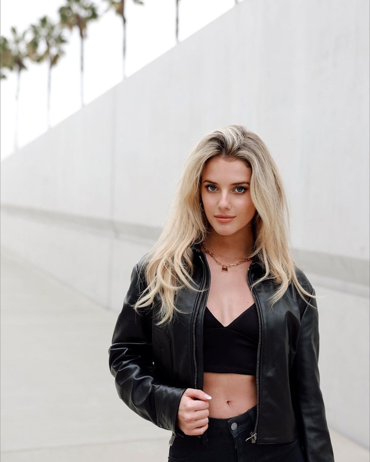 Lindsay Brewer Lindsay Brewer