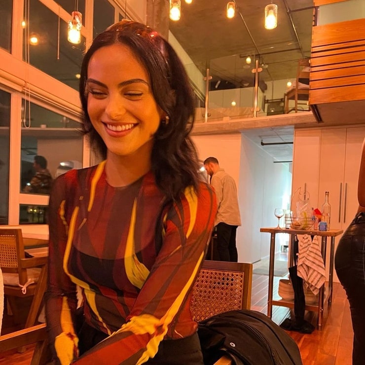 Camila Mendes