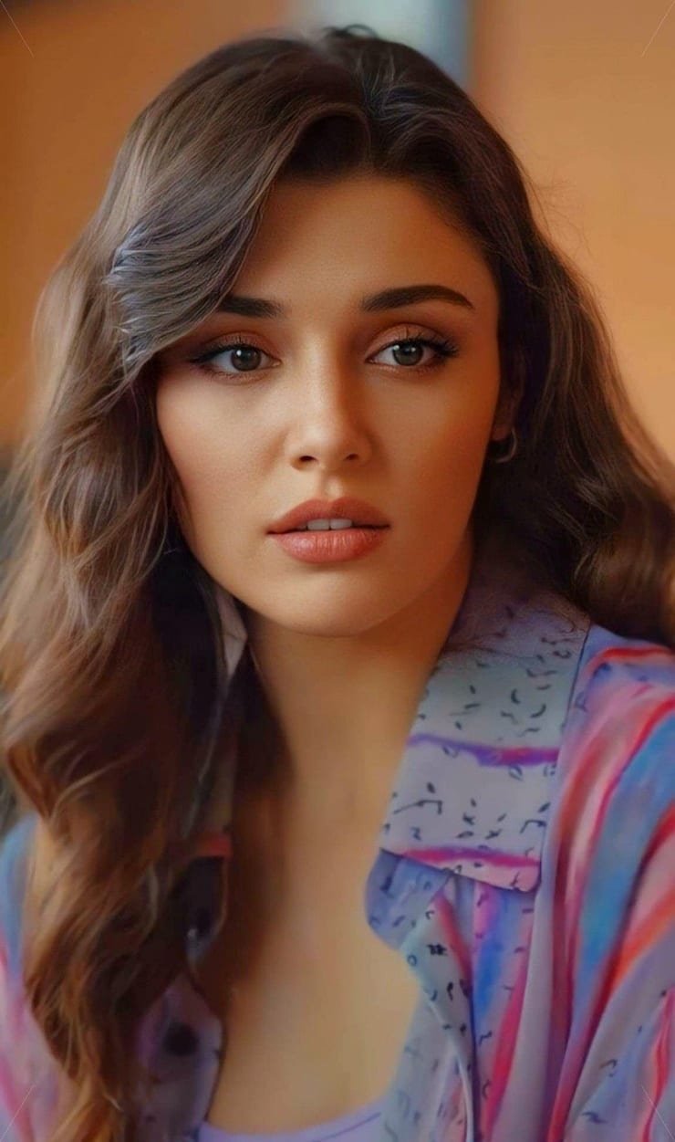 Picture of Hande Erçel