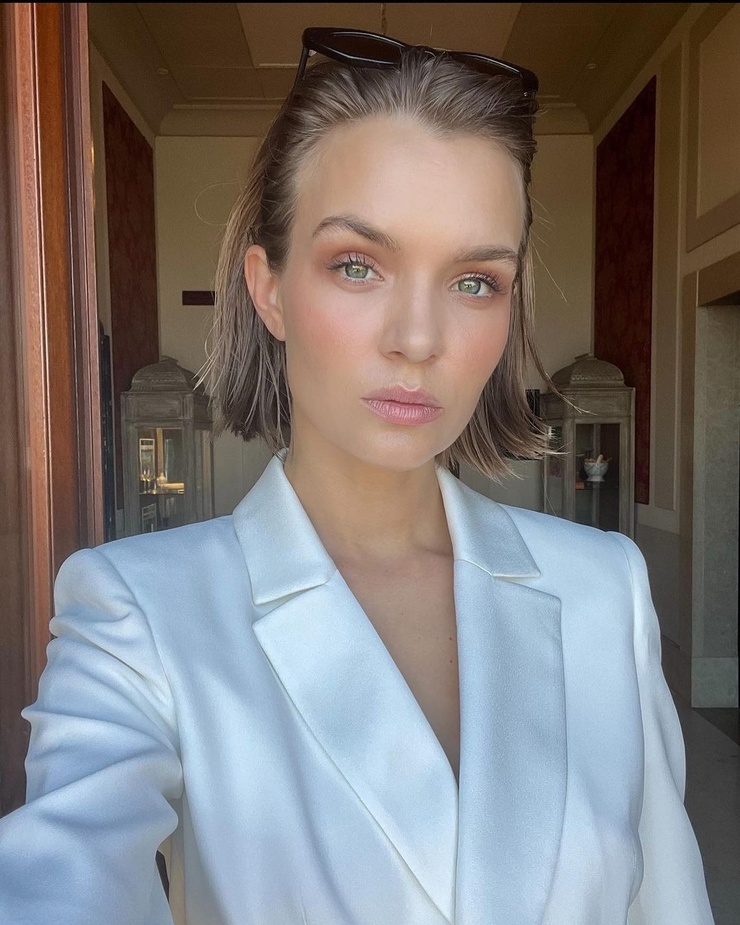 740full-josephine-skriver.jpg