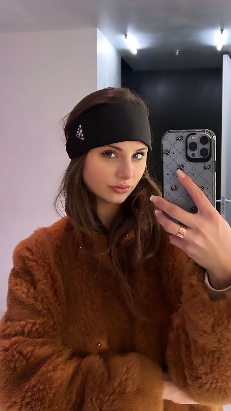 Carina Zavline Carina Zavline