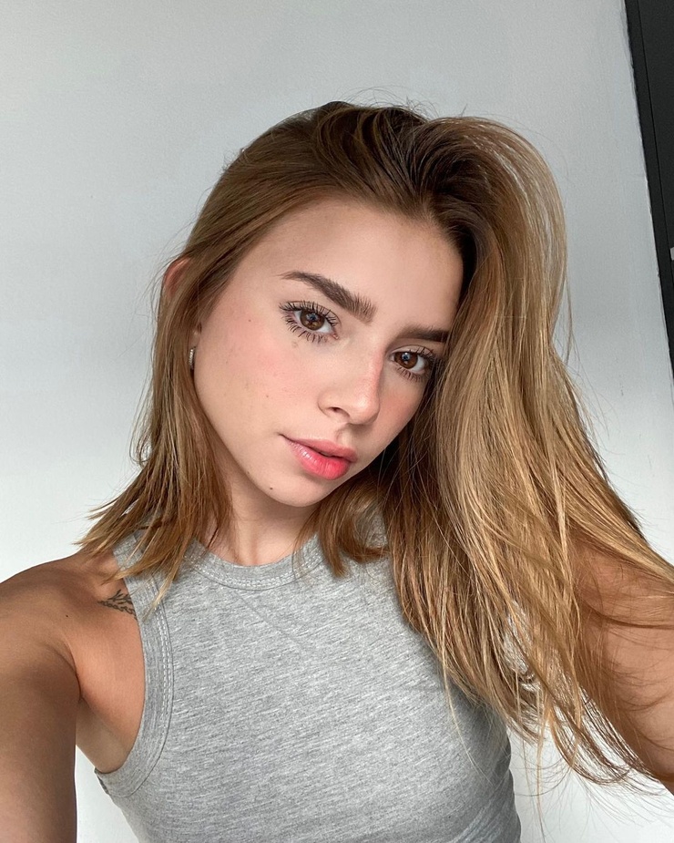 Aniah Braz Aniah Braz