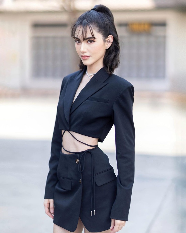 Davika Hoorne Davika Hoorne