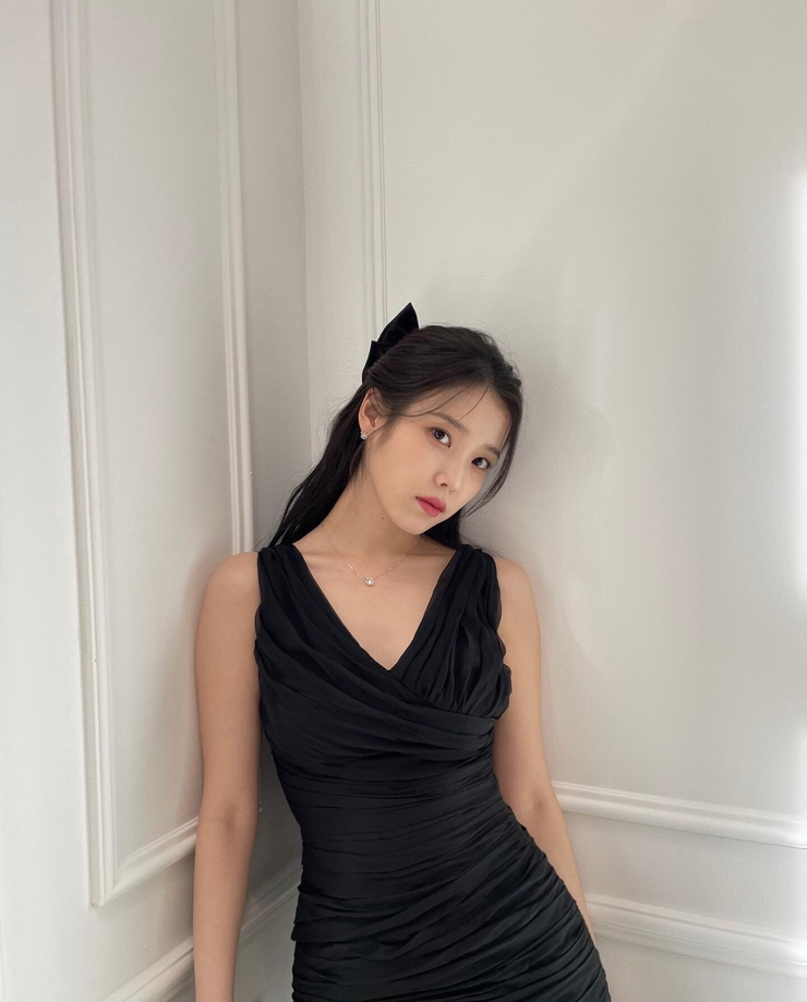 IU