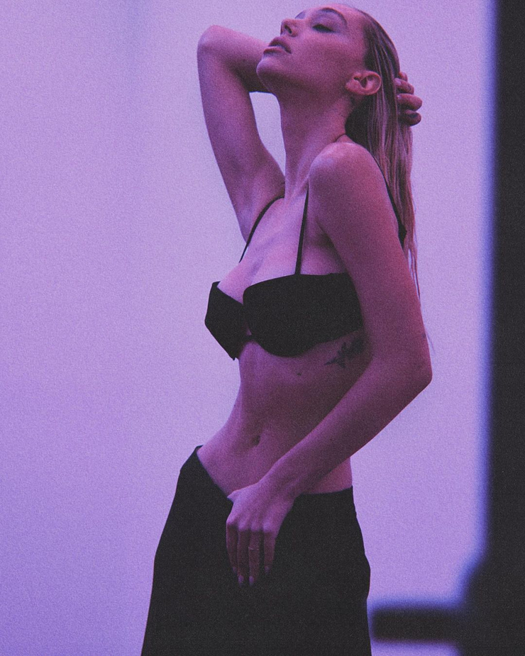 Alexis Ren