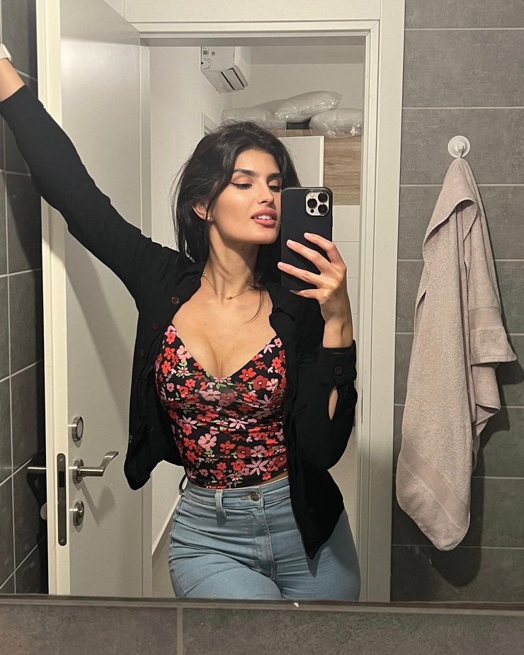 Yael Cohen (model)