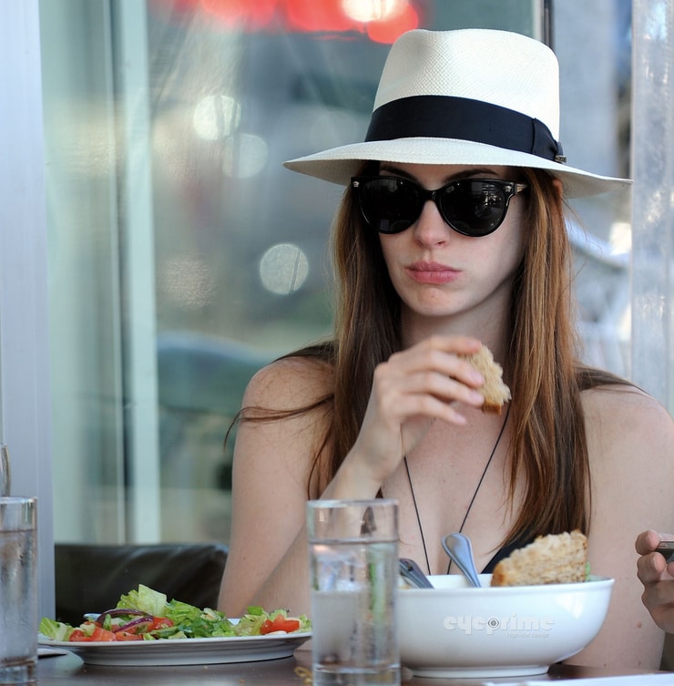 Anne Hathaway Anne Hathaway