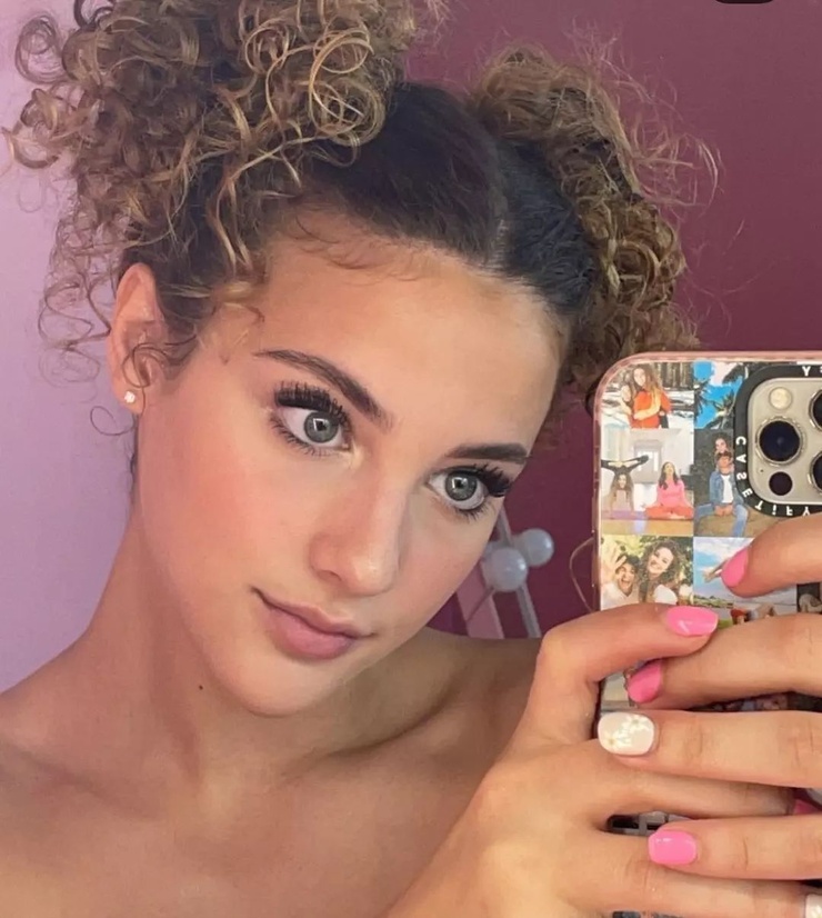 Sofie Dossi
