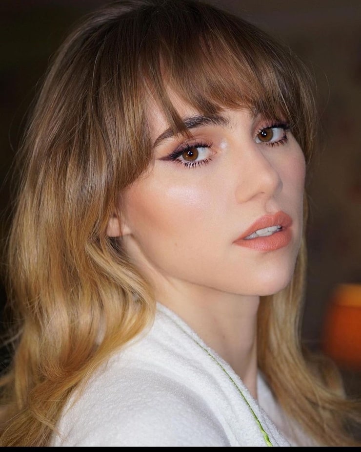 Suki Waterhouse