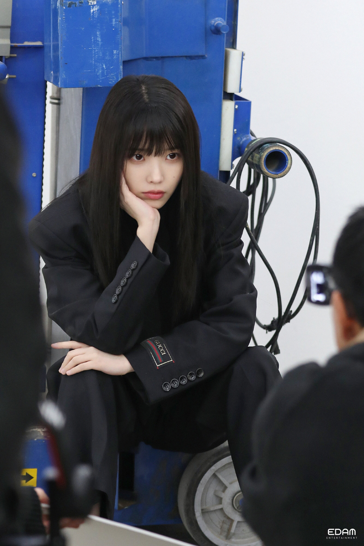 IU