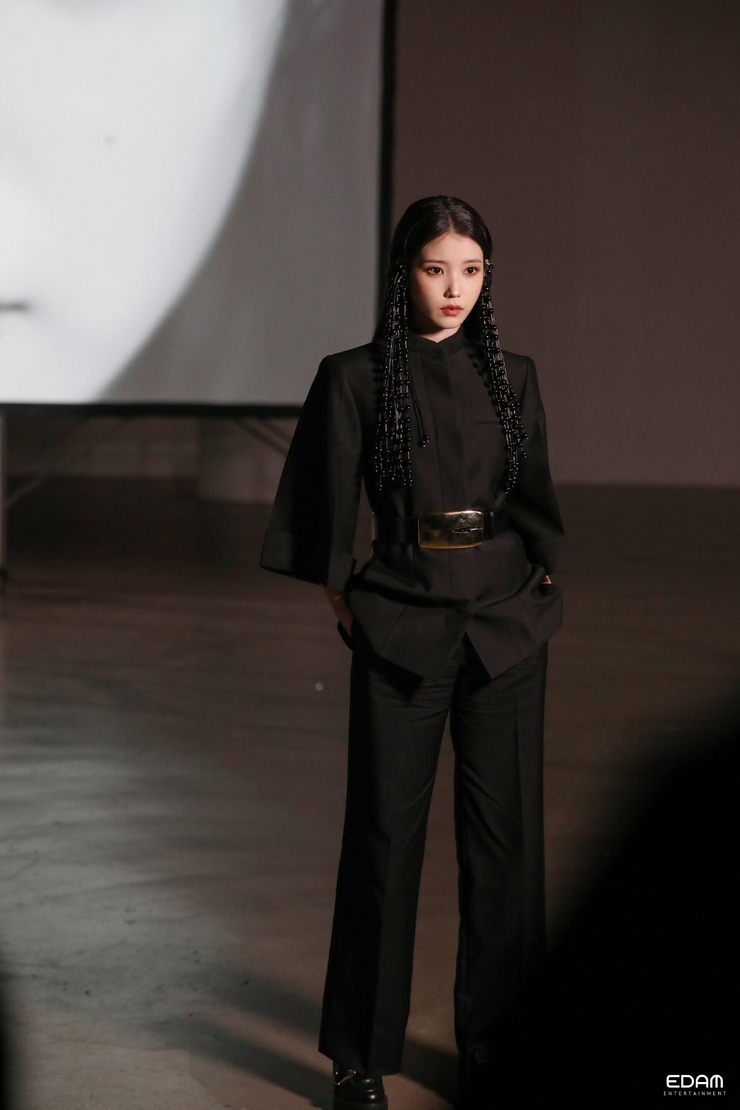 IU