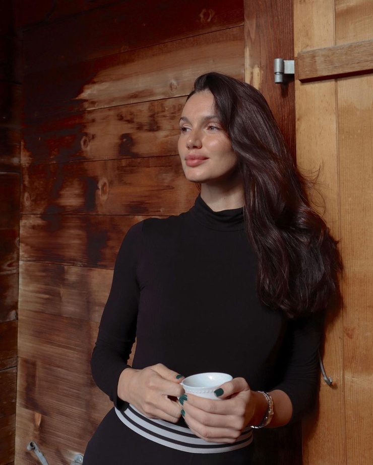 Hailey Outland