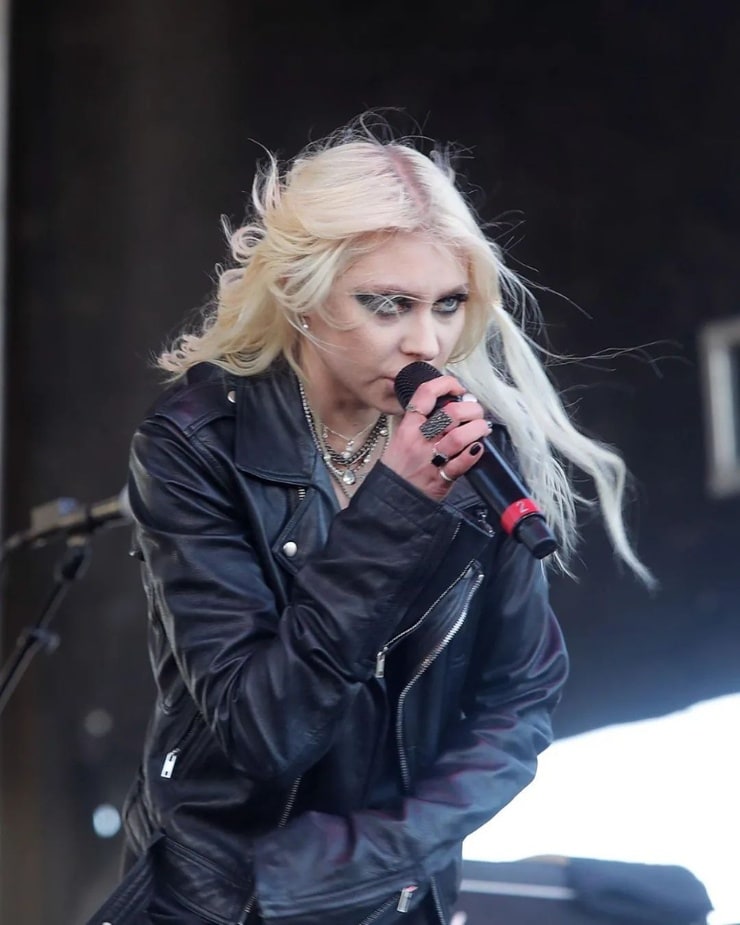 Picture of Taylor Momsen