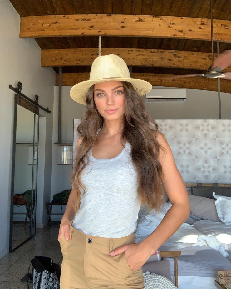 Yana Haenisch Yana Haenisch