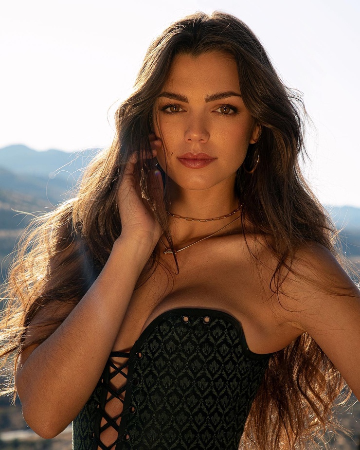 Yana Haenisch Yana Haenisch