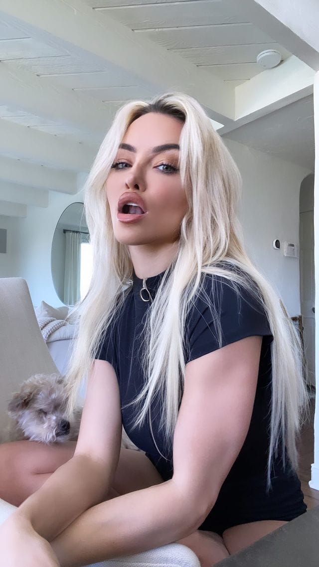 Lindsey Pelas Lindsey Pelas