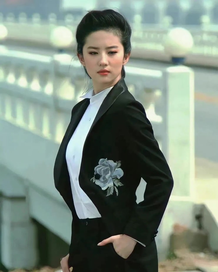 Yifei Liu