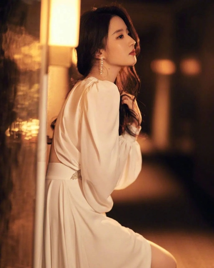 Yifei Liu