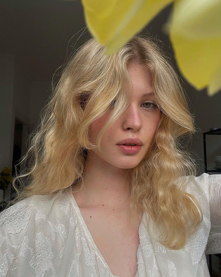 Picture of Luna (model)