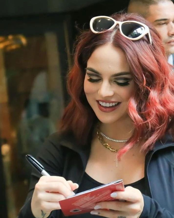 Joanna 'JoJo' Levesque Joanna 'JoJo' Levesque