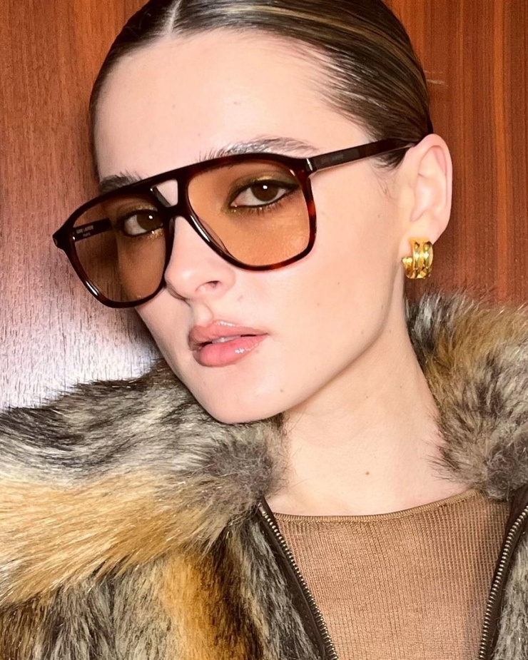 Charlotte Lawrence Charlotte Lawrence