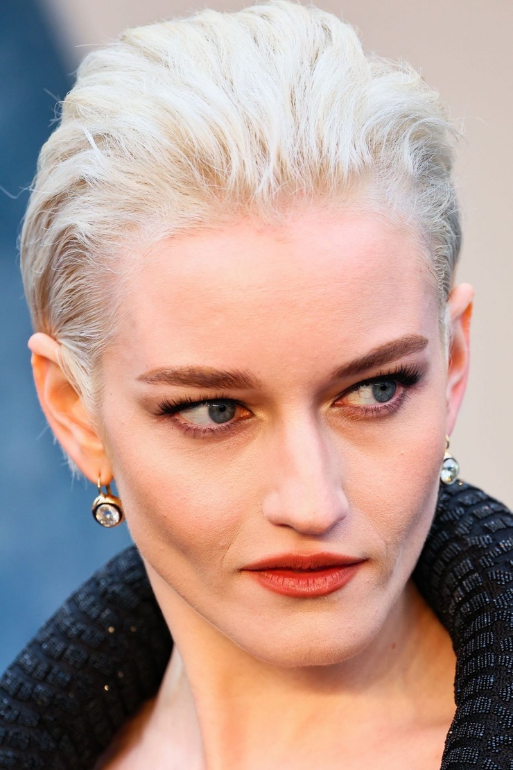 Julia Garner