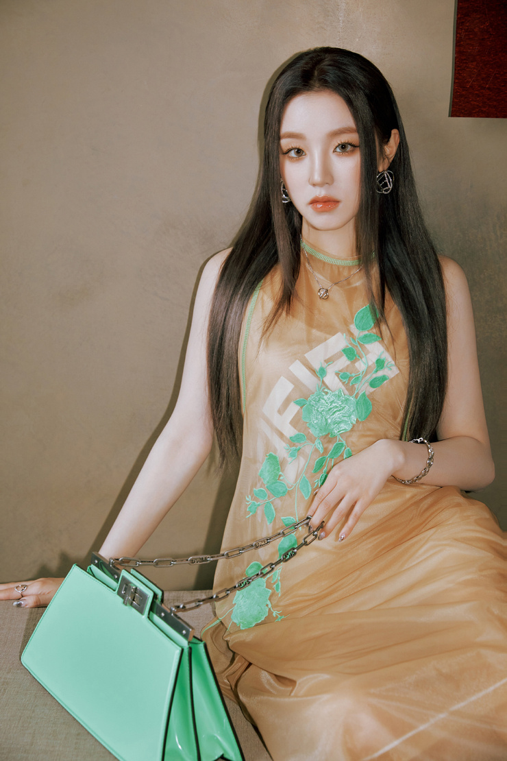 Yuqi Yuqi