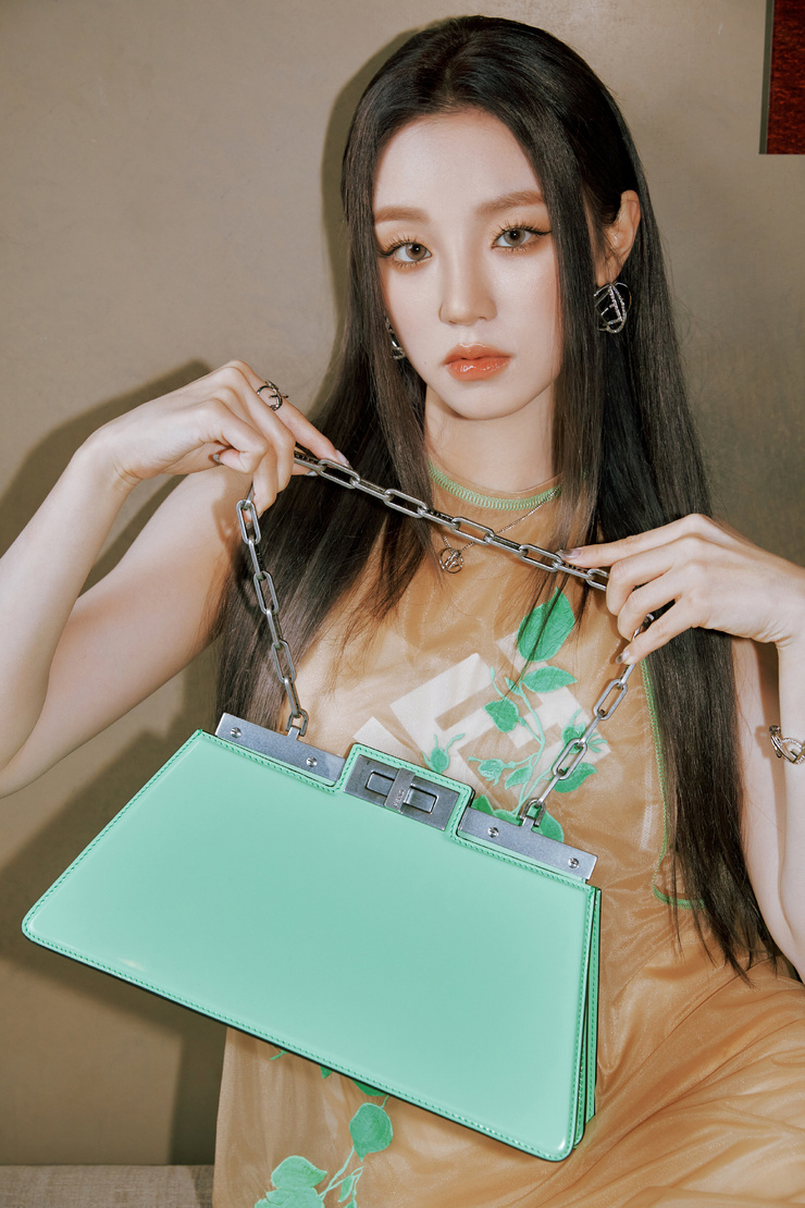 Yuqi Yuqi