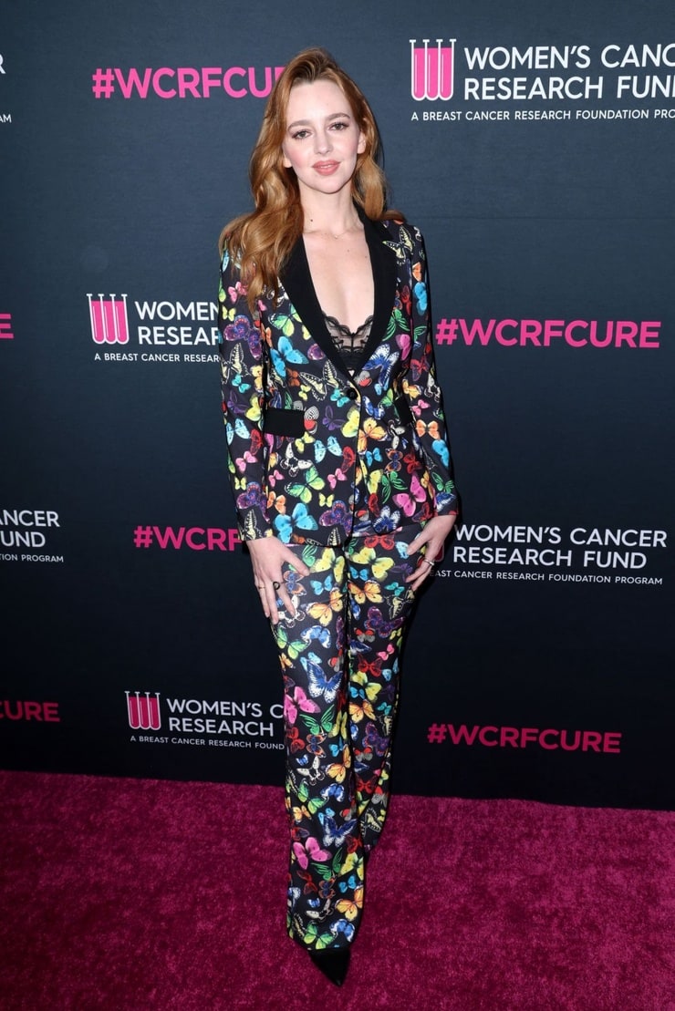 Picture of Natasha Bassett