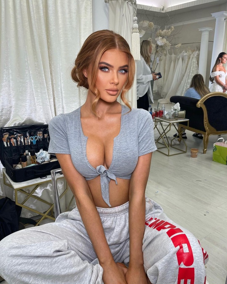 Ellie Brown-Wood Ellie Brown-Wood