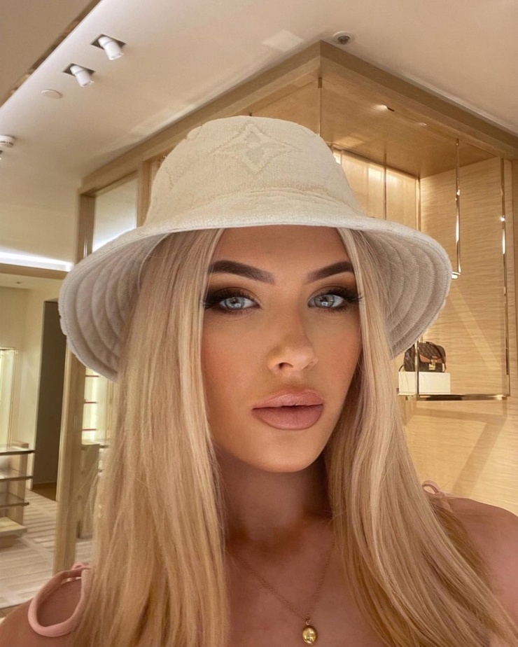 Ellie Brown-Wood Ellie Brown-Wood