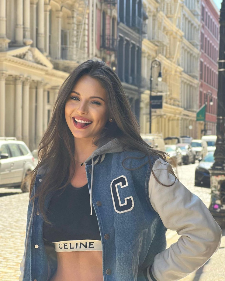 Carina Zavline