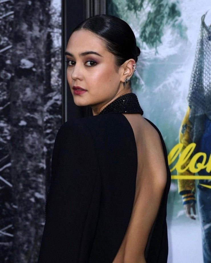 Picture of Courtney Eaton