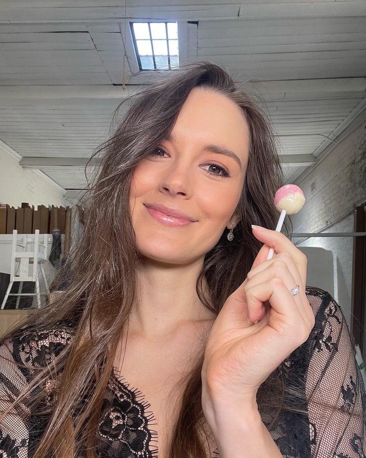 Charlette Bree