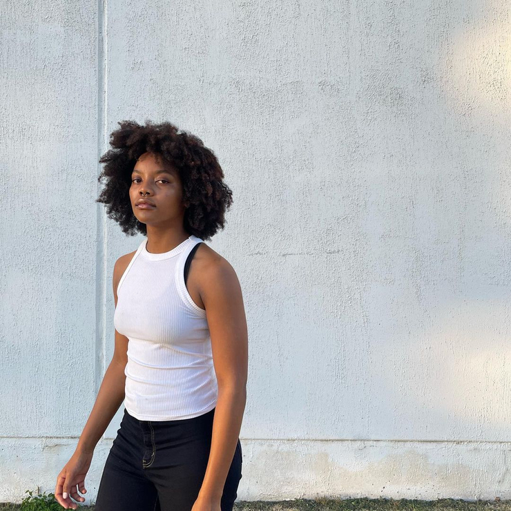 Picture of Gloria Castillo.