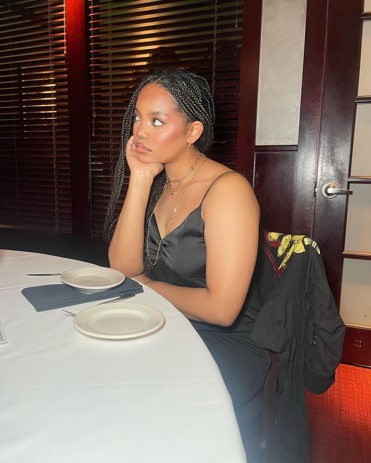 Picture of Gloria Castillo.