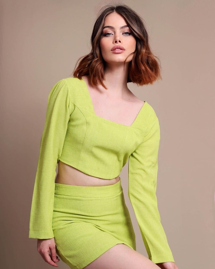 Lara Wolf Model