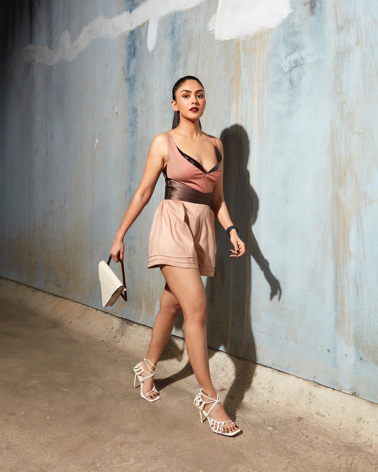 Mrunal Thakur Mrunal Thakur