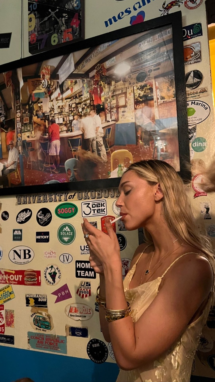 Alexis Ren