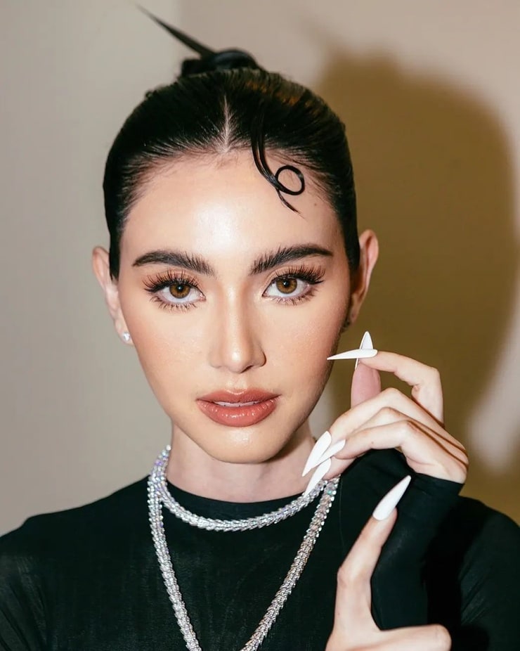 Davika Hoorne