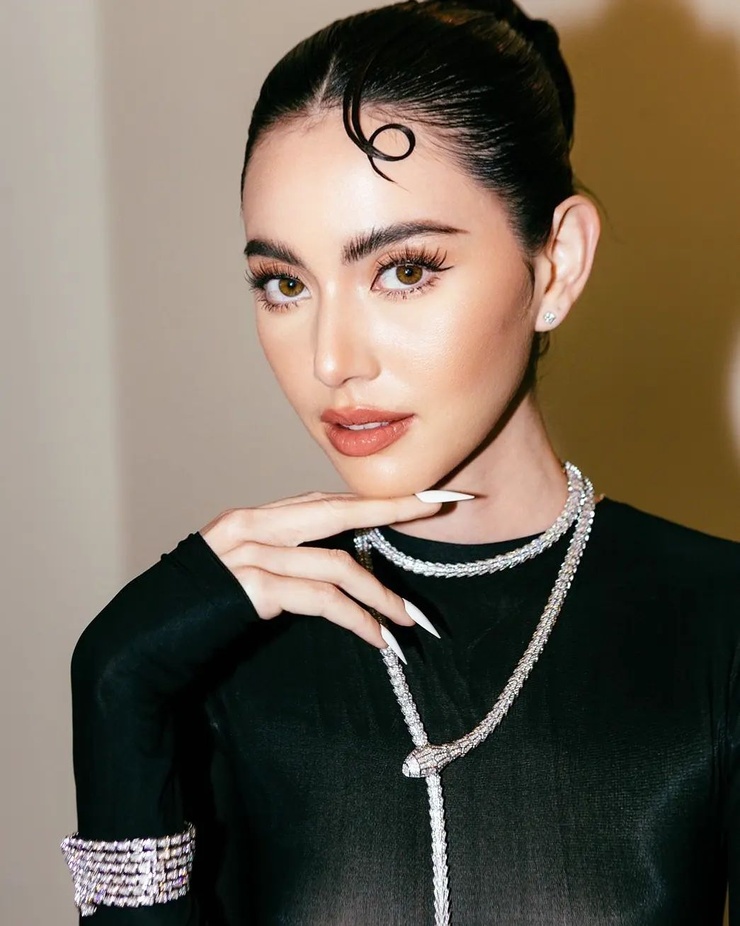 Davika Hoorne Davika Hoorne