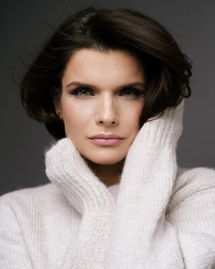 Anna Azarova picture